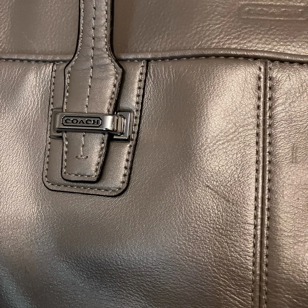 Coach Gold Metallic Tote Bag with Structured Design - Picture 3 of 12